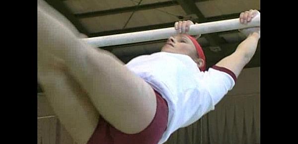  Lavinia - Topless Gymnastics